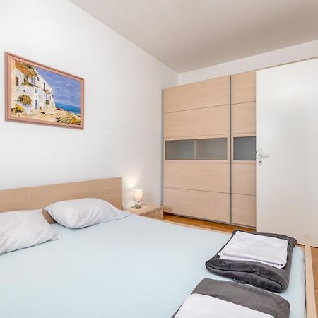 Apartman Leona Apartment Vrbnik Exterior photo