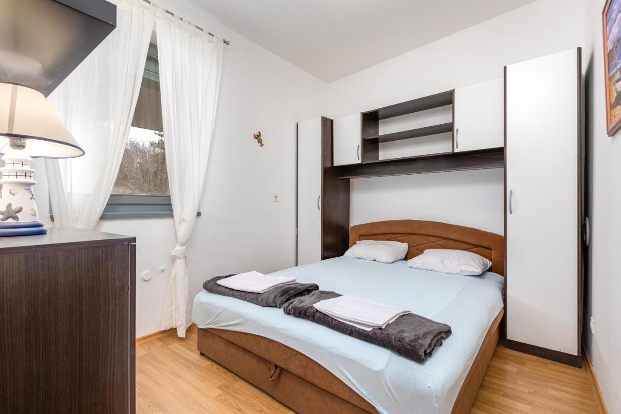 Apartman Leona Apartment Vrbnik Exterior photo